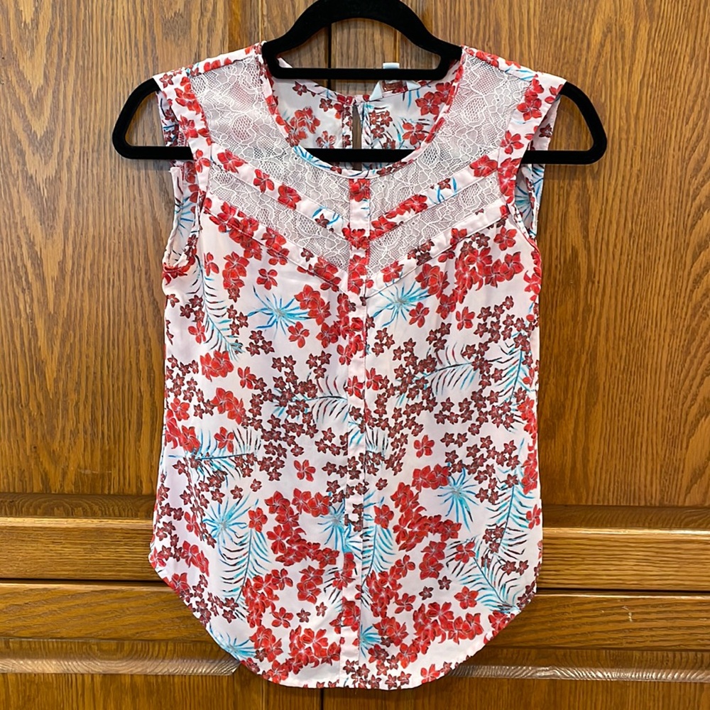 Candie’s size XS cap sleeve